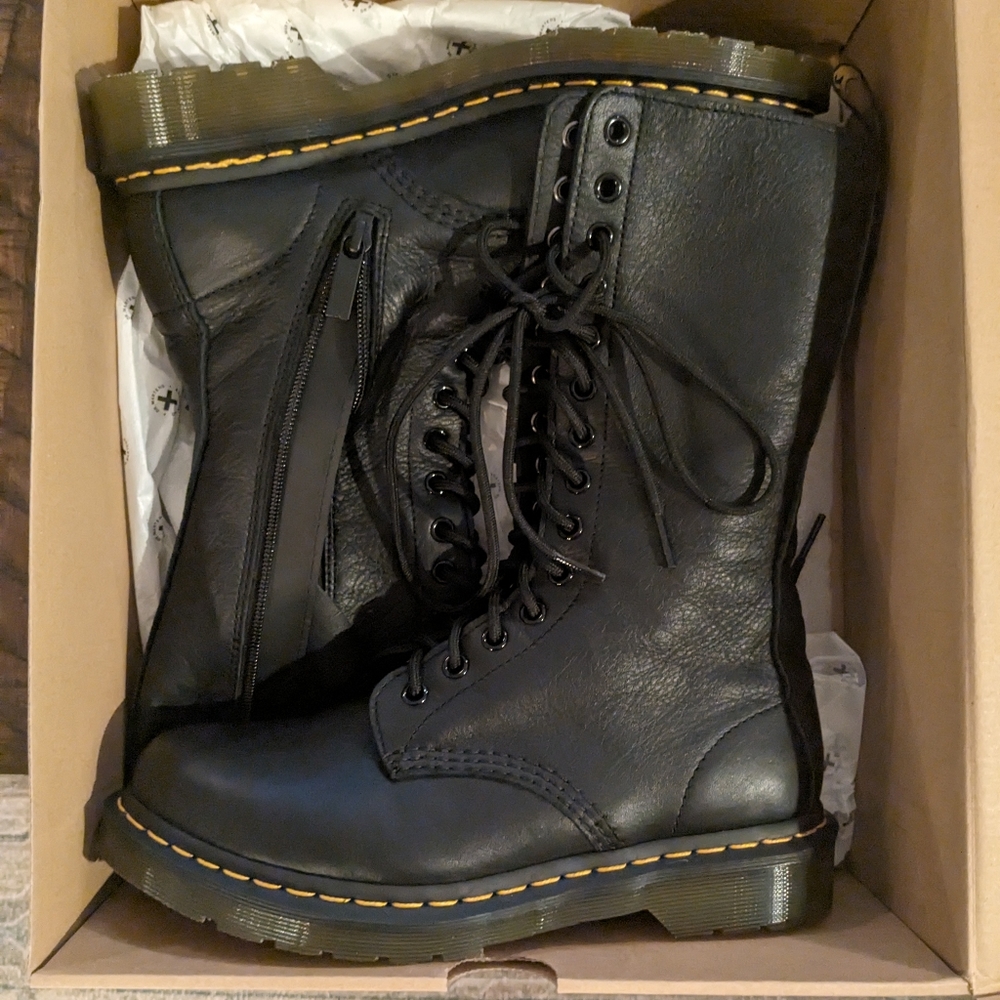 Dr. Martens 1b99 Virginia Leather mid calf boots